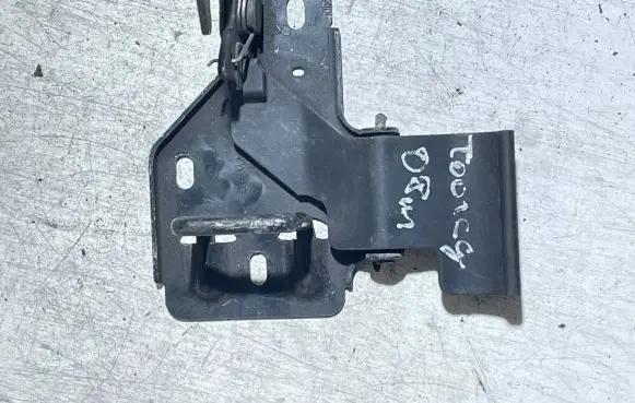 Volkswagen Touareg I Engine bonnet/hood lock/latch loop/hook 6Q0823480B