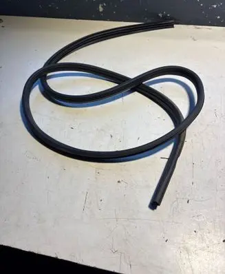 Dacia Spring Front door rubber seal 