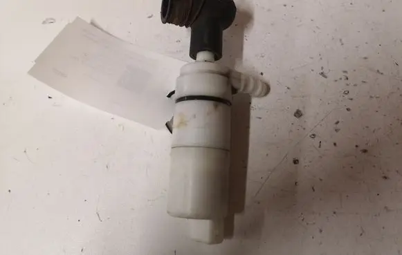 KIA Sorento Headlight washer pump 