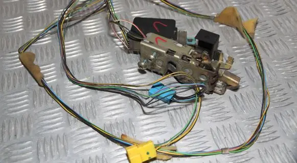 Volkswagen II LT Front door lock A9017201435 9017201435