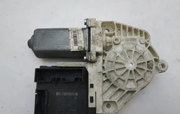 Volkswagen PASSAT B6 Front door electric window regulator 3C1837462L