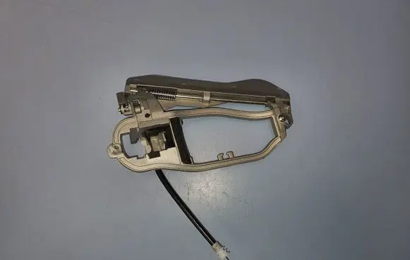 Rear door exterior handle/bracket
