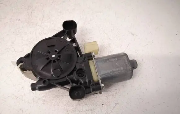 Volkswagen Golf VII Front door window regulator motor 5Q0959801B