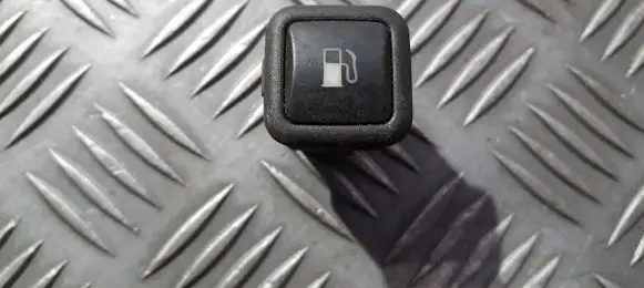 Volkswagen Golf IV Fuel tank opening switch 3b0959833a 03000313