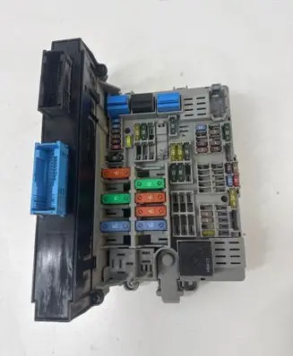 BMW 1 E81 E87 Fuse module 6906613 1842000000 90110016