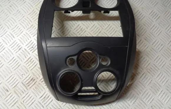 Nissan Note (E12) Radio/GPS head unit trim 682603VV0A