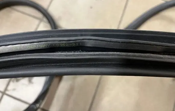 Volvo V60 Rubber seal rear door 895291