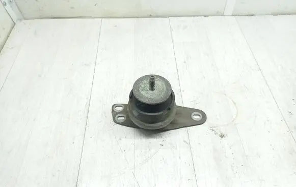 Peugeot 508 Engine mount bracket