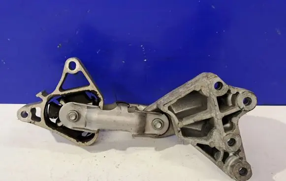 Mercedes-Benz B W246 W242 Engine mounting bracket A2462401109