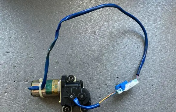 Nissan Patrol Y61 Seat adjustment motor 8734272T10
