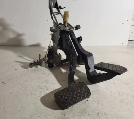 Volkswagen PASSAT B5 Pedal assembly 8D1723140