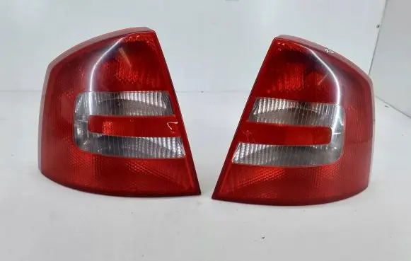 Skoda Octavia Mk2 (1Z) Rear/tail lights set 