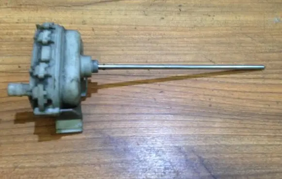 Audi A4 S4 B5 8D Central locking vacuum pump 8d9862153