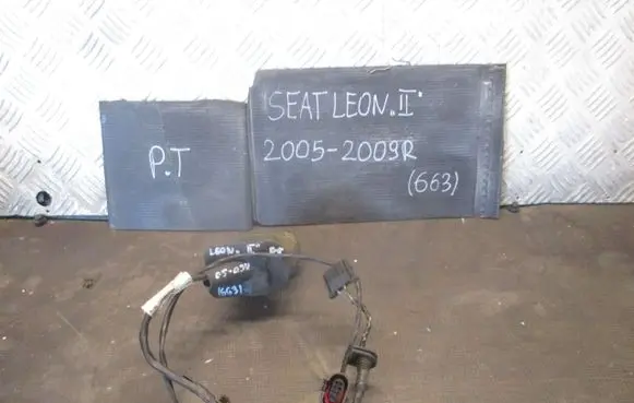 Seat Leon (1P) EUR ISO radio connector 