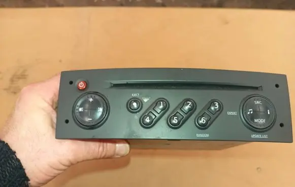 Renault Clio III Radio/CD/DVD/GPS head unit 8200483757