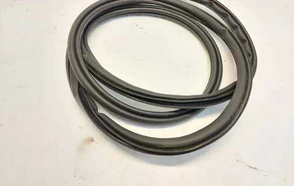 Volvo XC40 Front door rubber seal