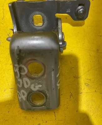 Peugeot 308 SW Front door upper hinge 