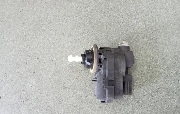 Renault Trafic II (X83) Headlight level adjustment motor 8200402521