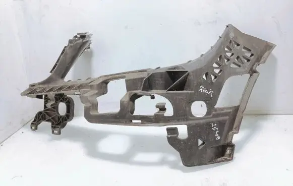 Mercedes-Benz C W204 Front bumper mounting bracket A2048850765