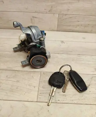 Mitsubishi Grandis Ignition lock