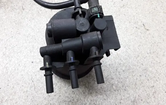 Renault Scenic I Fuel filter housing 