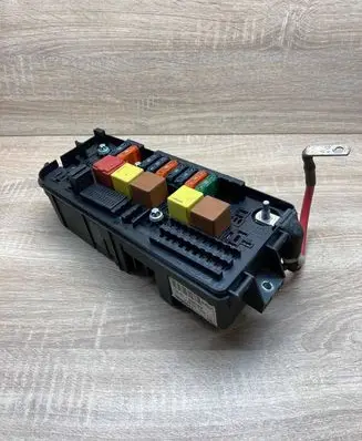 Opel Vectra C Fuse module 13112917 460023260 519035018