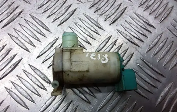 Nissan X-Trail T30 Windscreen/windshield washer pump 2224616