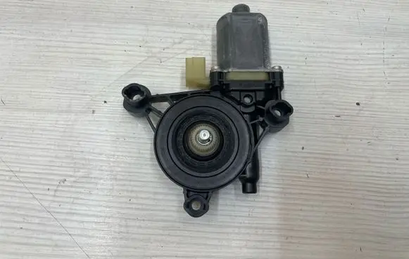 Skoda Octavia Mk3 (5E) Front door window regulator motor 0130822716