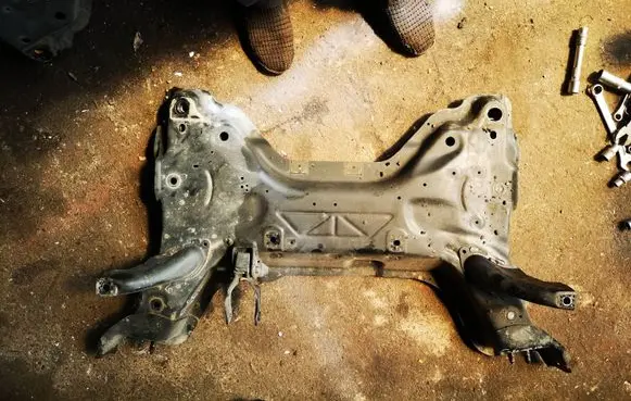 Citroen C4 II Front subframe
