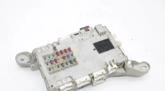 Lexus SC 300 - 400 Fuse module 8273024041