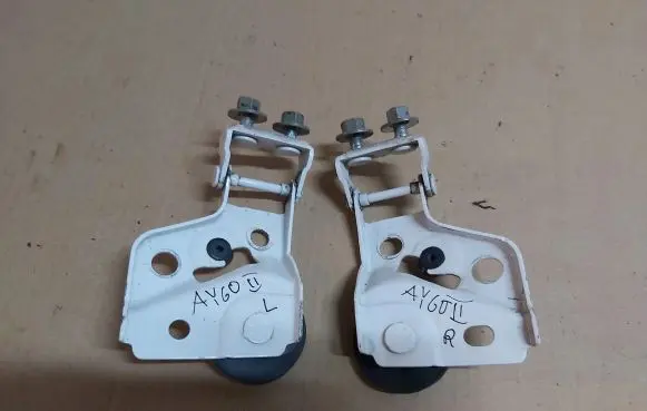 Toyota Aygo AB40 Tailgate/trunk/boot hinge