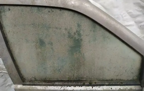 Ford Escort Front door window glass four-door