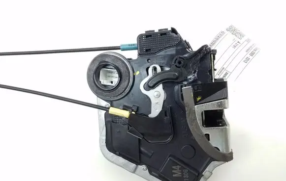 Toyota Verso Rear door lock 690600F040