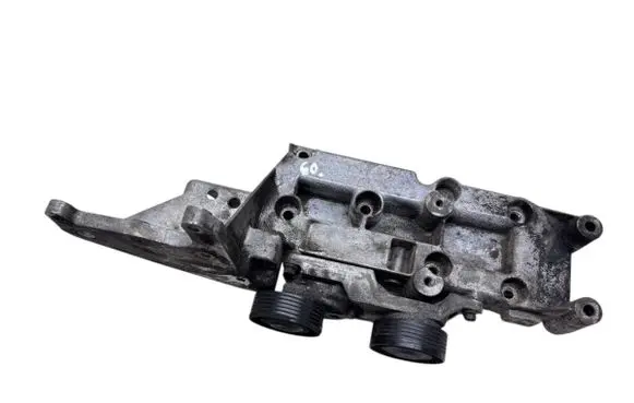 Engine mounting bracket