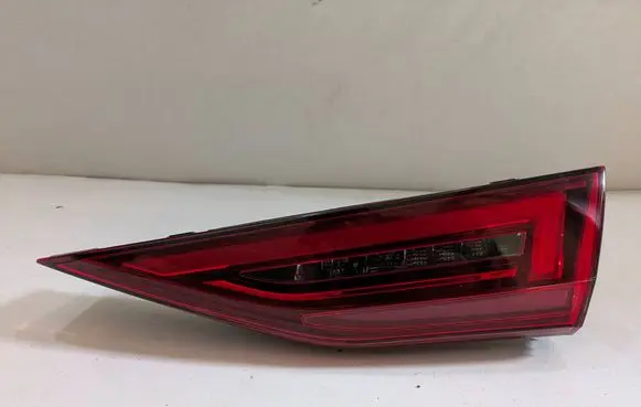 Tailgate rear/tail lights