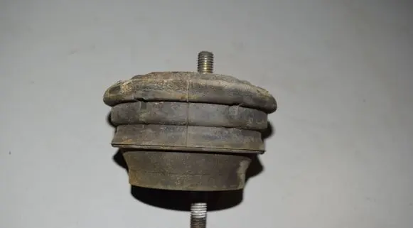 Engine mount bracket