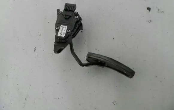 Opel Omega B2 Accelerator pedal position sensor 9226944