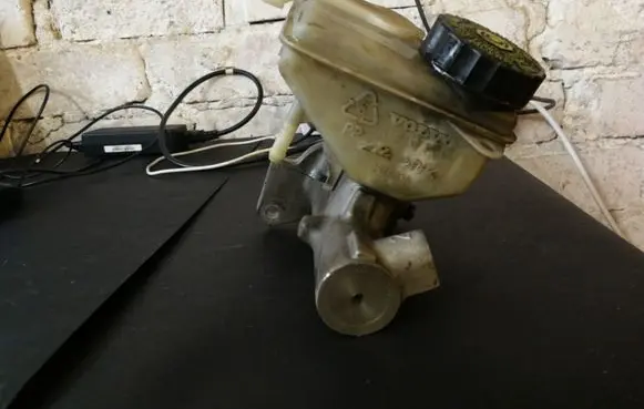 Volvo V70 Master brake cylinder 8646008