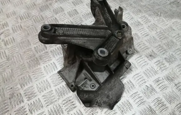 Nissan Micra Engine mounting bracket 8200043084 8200457080