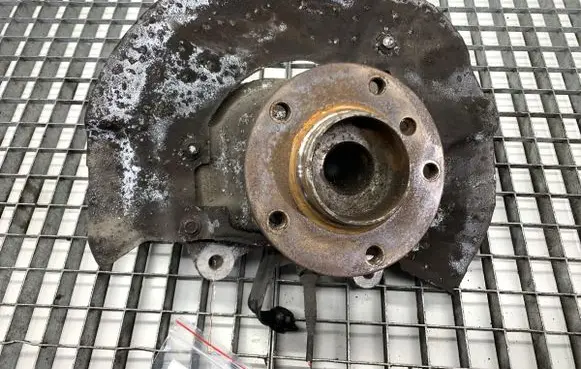 BMW 5 E60 E61 Front wheel hub spindle knuckle 