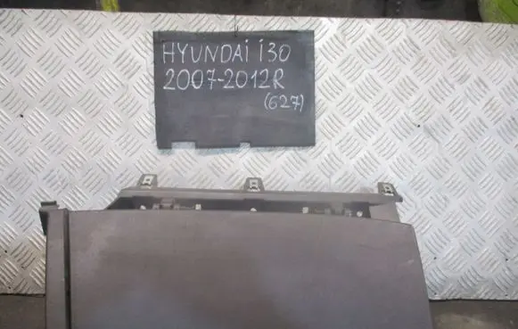 Hyundai i30 Glove box set 2L000