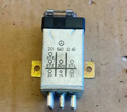 Mercedes-Benz E W124 Other relay 2015403245