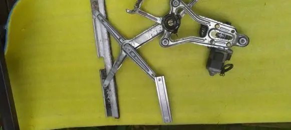 Mercedes-Benz E W124 Front door window regulator with motor