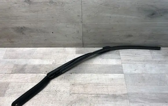 Windshield/front glass wiper blade