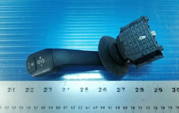 BMW 5 E39 Indicator stalk 8352172