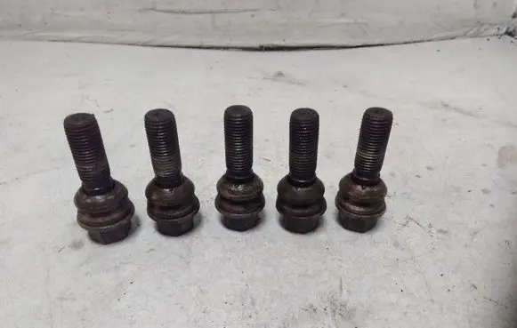 Volkswagen Transporter - Caravelle T5 Nuts/bolts 