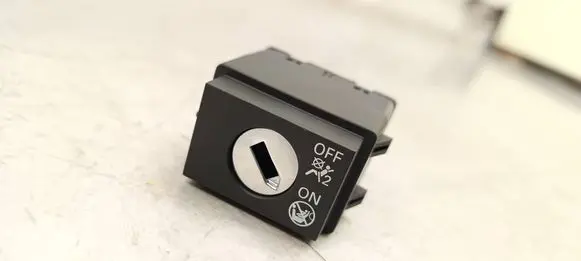 Passenger airbag on/off switch