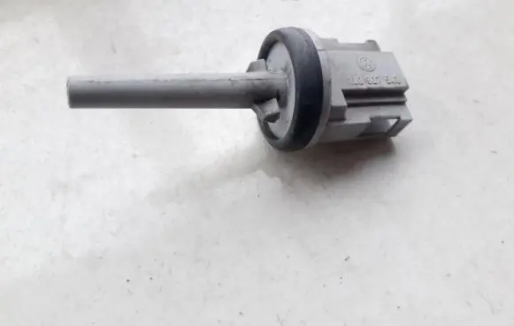 Volkswagen PASSAT B5.5 Interior temperature sensor 1J0907543A