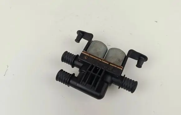 BMW X5 E70 Coolant heater control valve 6910544 120523 1147412166