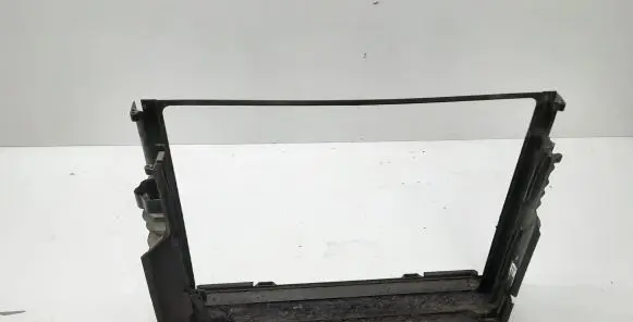 Radiator mount bracket